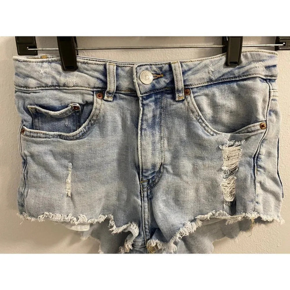 Divided H&M Jean Shorts size 4  no defects  no flaws  Very sexy shorts  size 4 - Picture 8 of 9